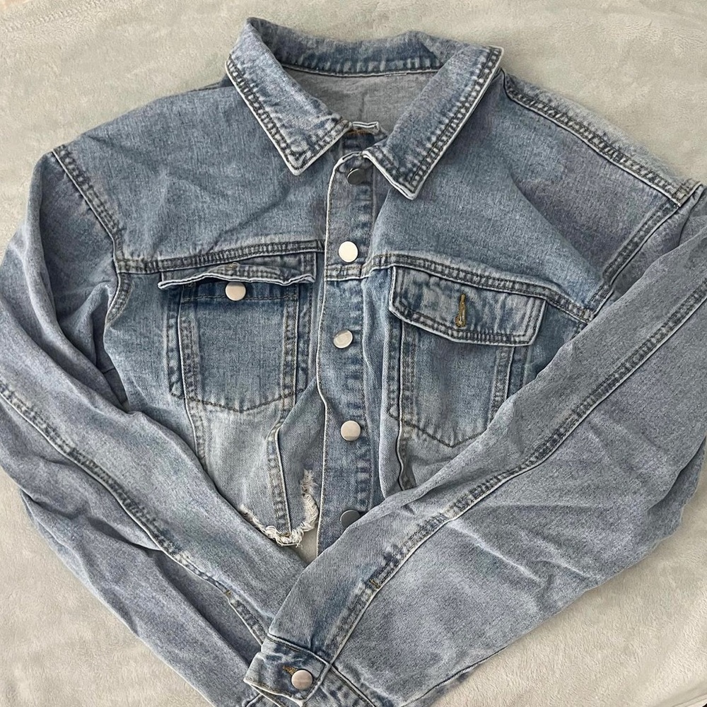Crop denim jacket 🤍